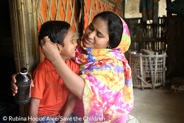 写真2CH1744371_6 years old reunified child Rakib living happily with his family